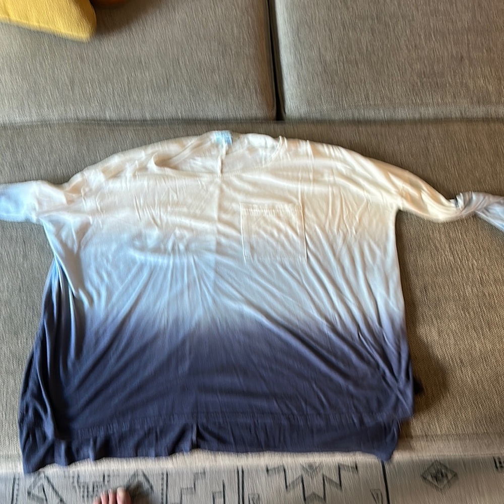 She &sky blue tie die shirt size m
